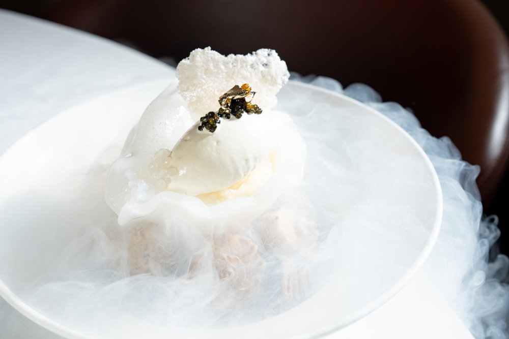 Atlantica Устричное мороженое с алоэ, яблоком и черной икрой4.jpg